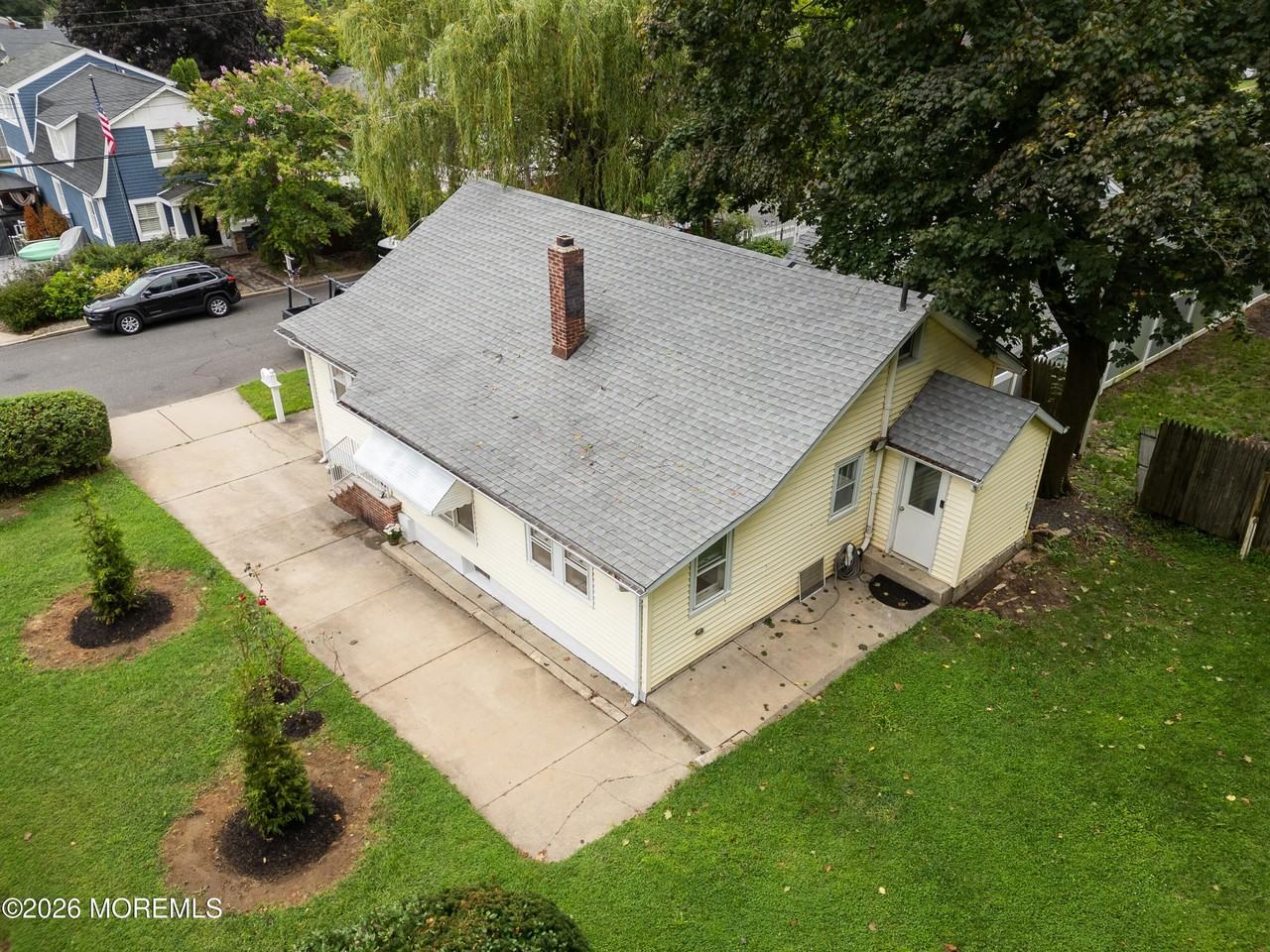 92 Asbury Ave - Photo 6 of 28
