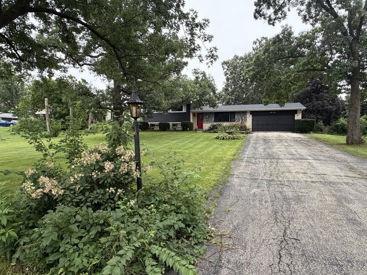 12838 Artesian St - Photo 2 of 7
