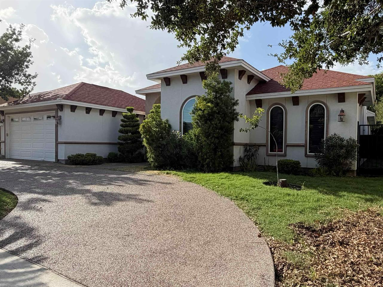180 Lake Carnegie Ct - Photo 3 of 37