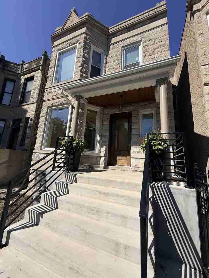 1334 N Ridgeway Ave #1 - Photo 2 of 9