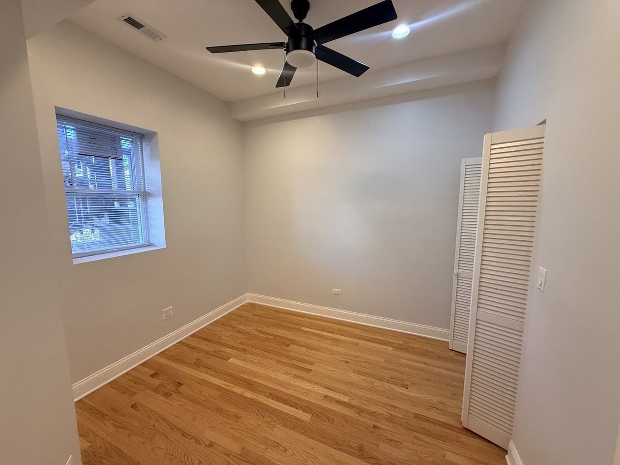 1334 N Ridgeway Ave #1 - Photo 4 of 9