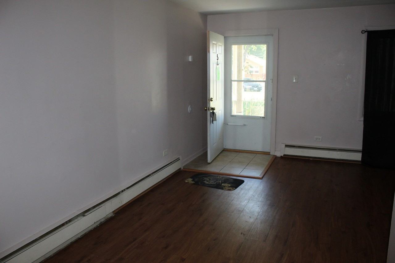 14519 Keystone Ave #5 - Photo 3 of 13