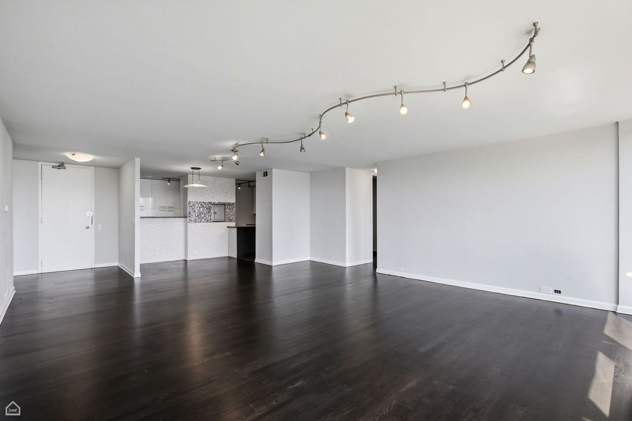330 W Diversey Pkwy #1907-09 - Photo 6 of 39