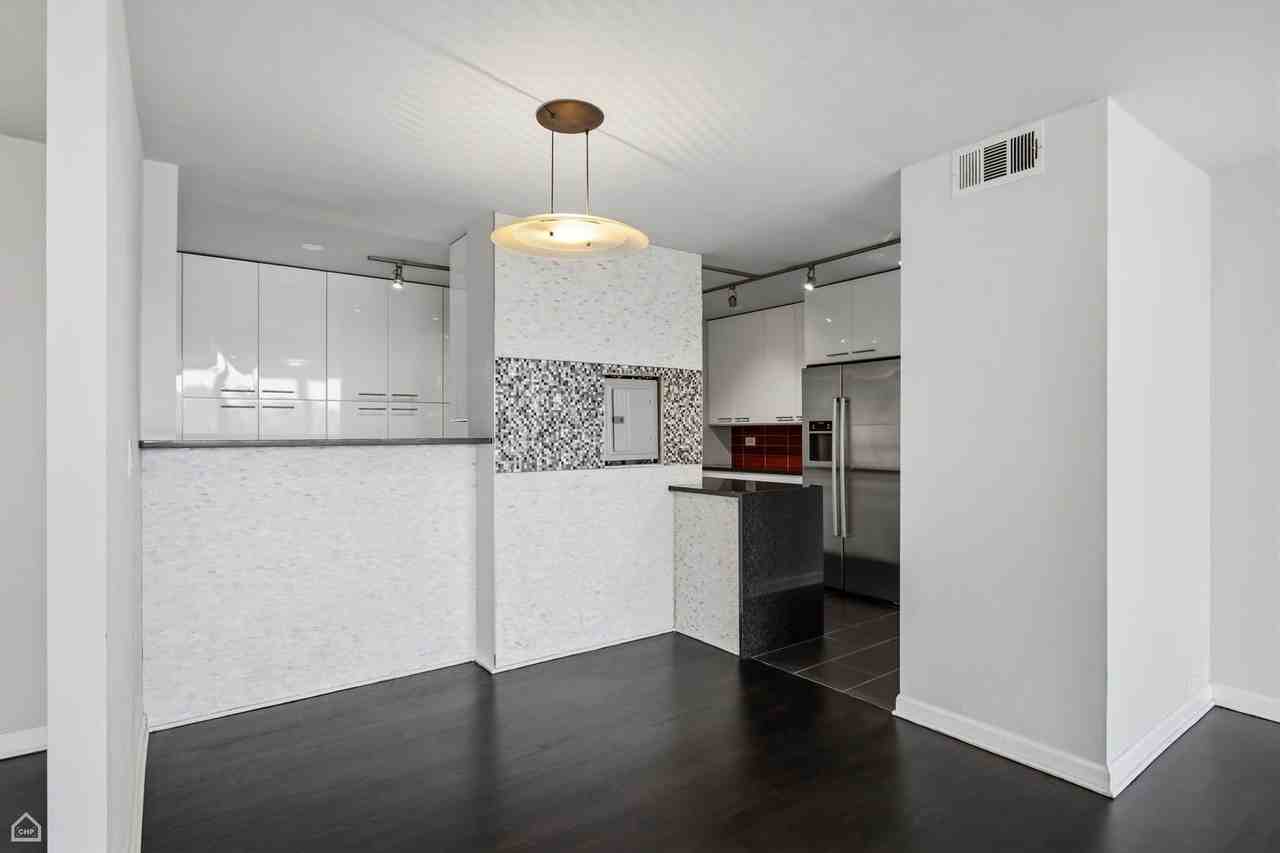 330 W Diversey Pkwy #1907-09 - Photo 7 of 39