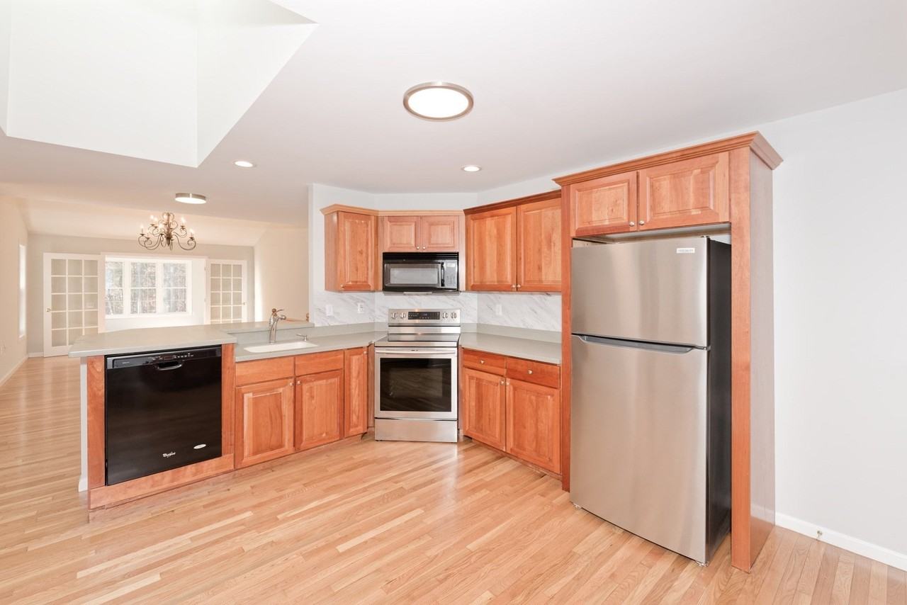 21 Surry Dr - Photo 5 of 42