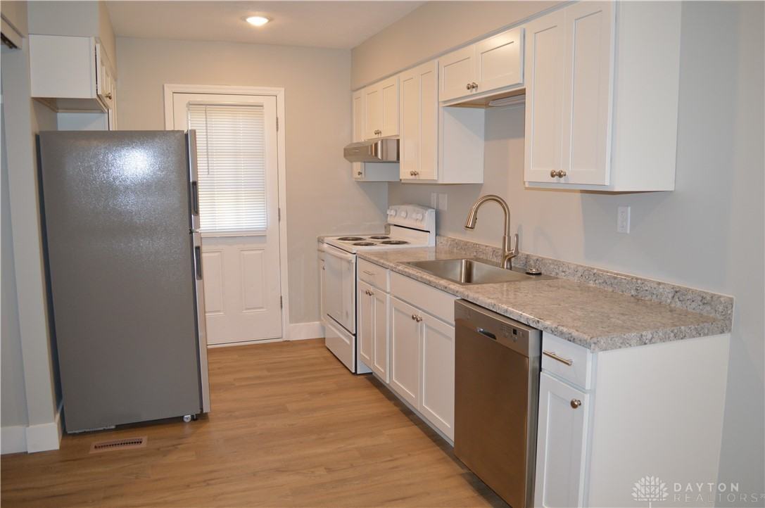 8490 Woodgrove Dr - Photo 2 of 12