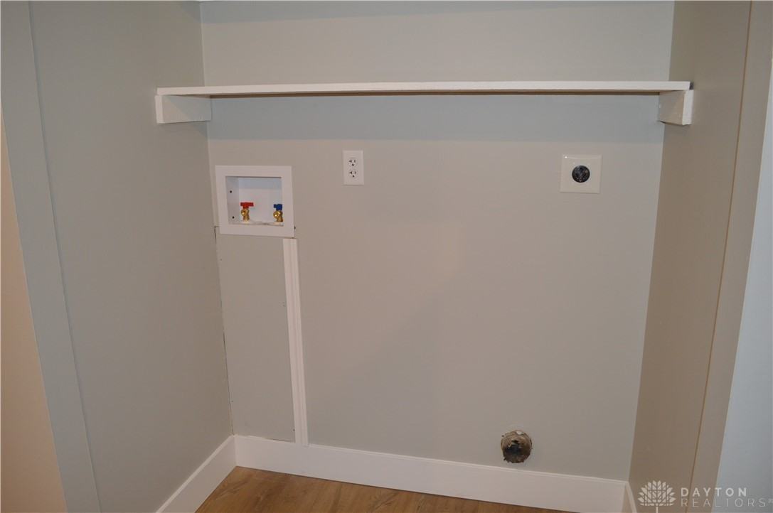 8490 Woodgrove Dr - Photo 3 of 12