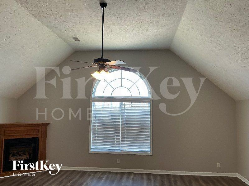 3136 Hawthorn Dr - Photo 3 of 12