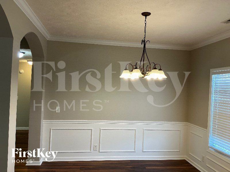 3136 Hawthorn Dr - Photo 4 of 12