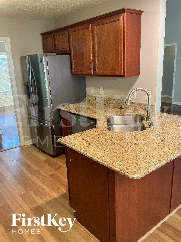 3136 Hawthorn Dr - Photo 5 of 12