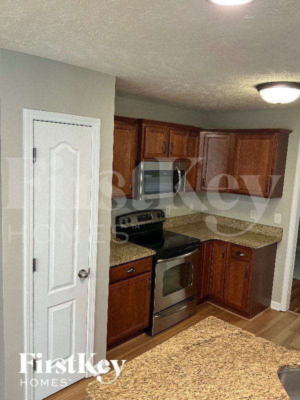 3136 Hawthorn Dr - Photo 6 of 12