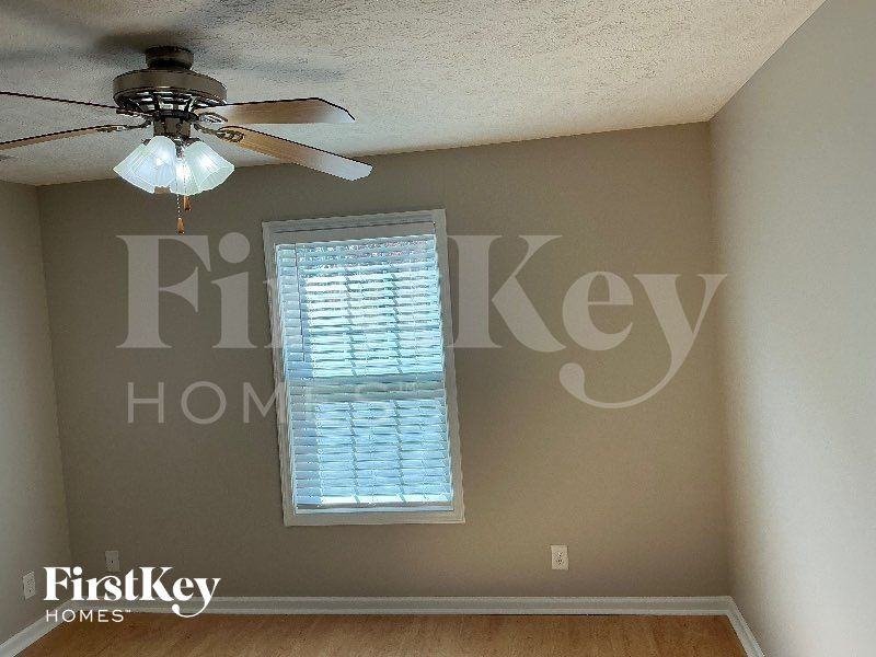 3136 Hawthorn Dr - Photo 7 of 12