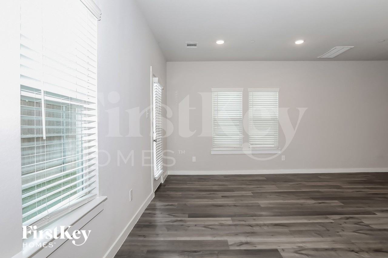 333 N Centro Cir - Photo 2 of 18