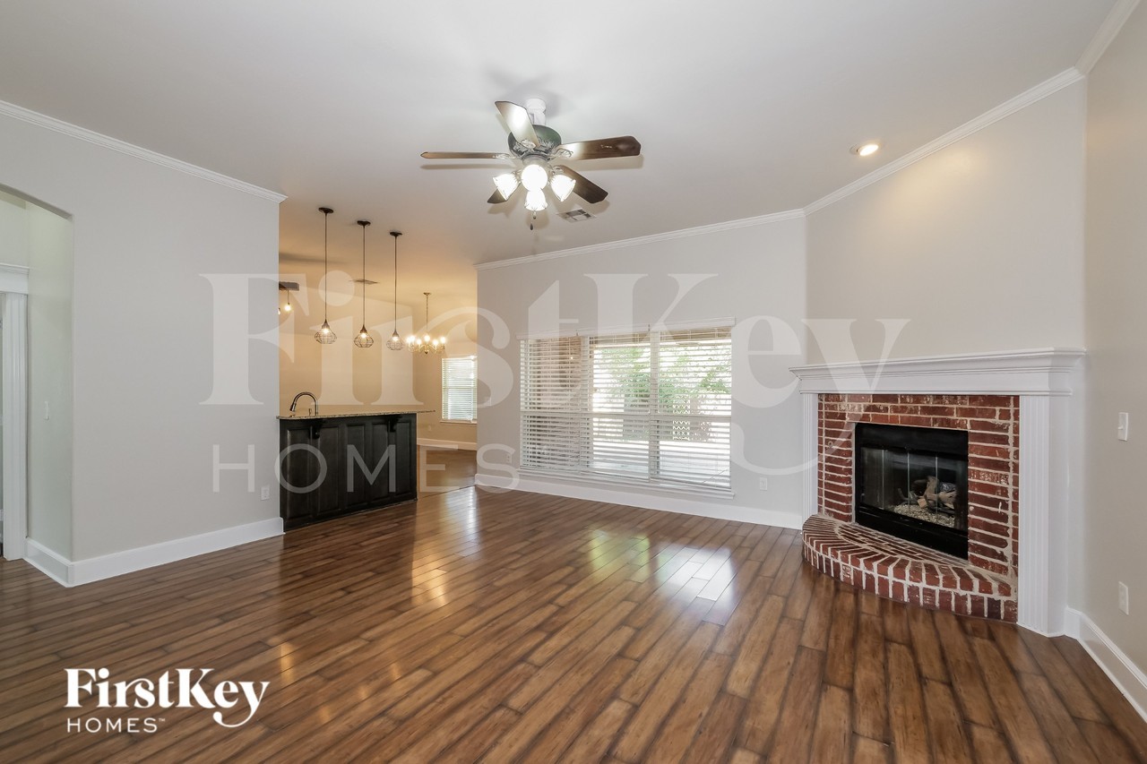 4605 Nw 161st St - Photo 2 of 19