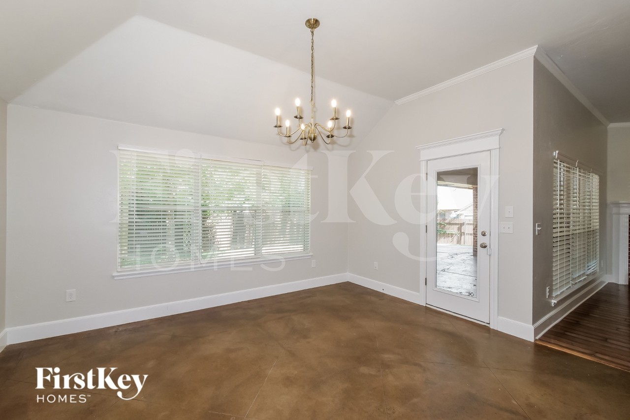 4605 Nw 161st St - Photo 5 of 19