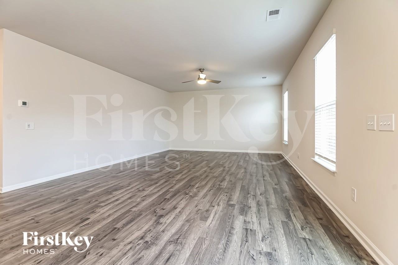 473 Yoshino Cherry Dr - Photo 3 of 15