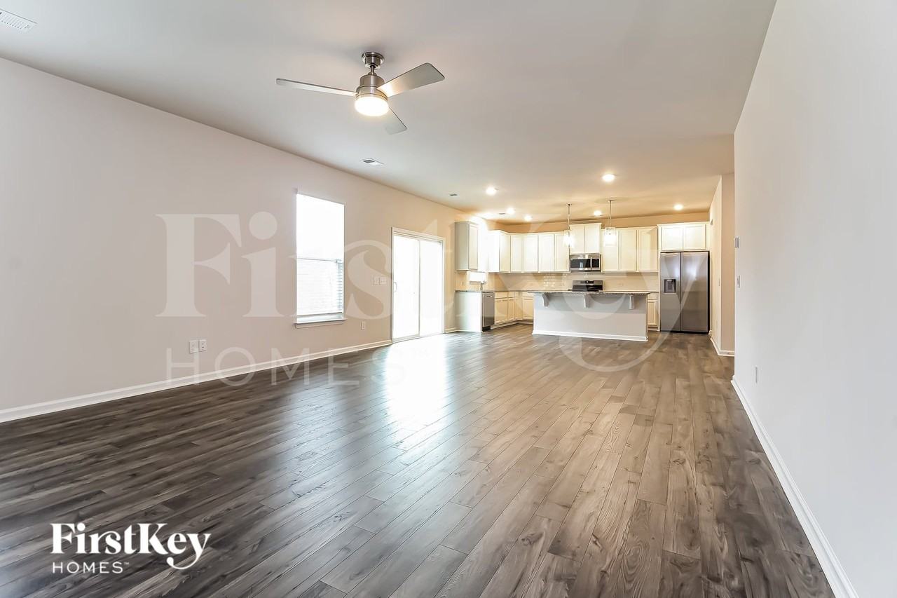 473 Yoshino Cherry Dr - Photo 4 of 15