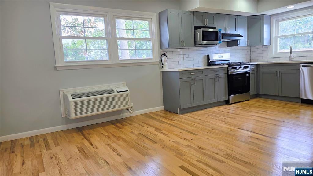 150 Jay Ave - Photo 6 of 22