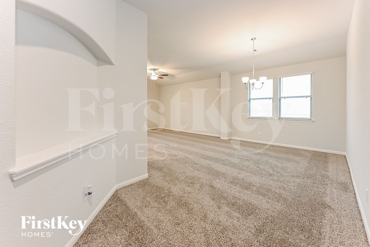 11040 Patriot Ct - Photo 2 of 16