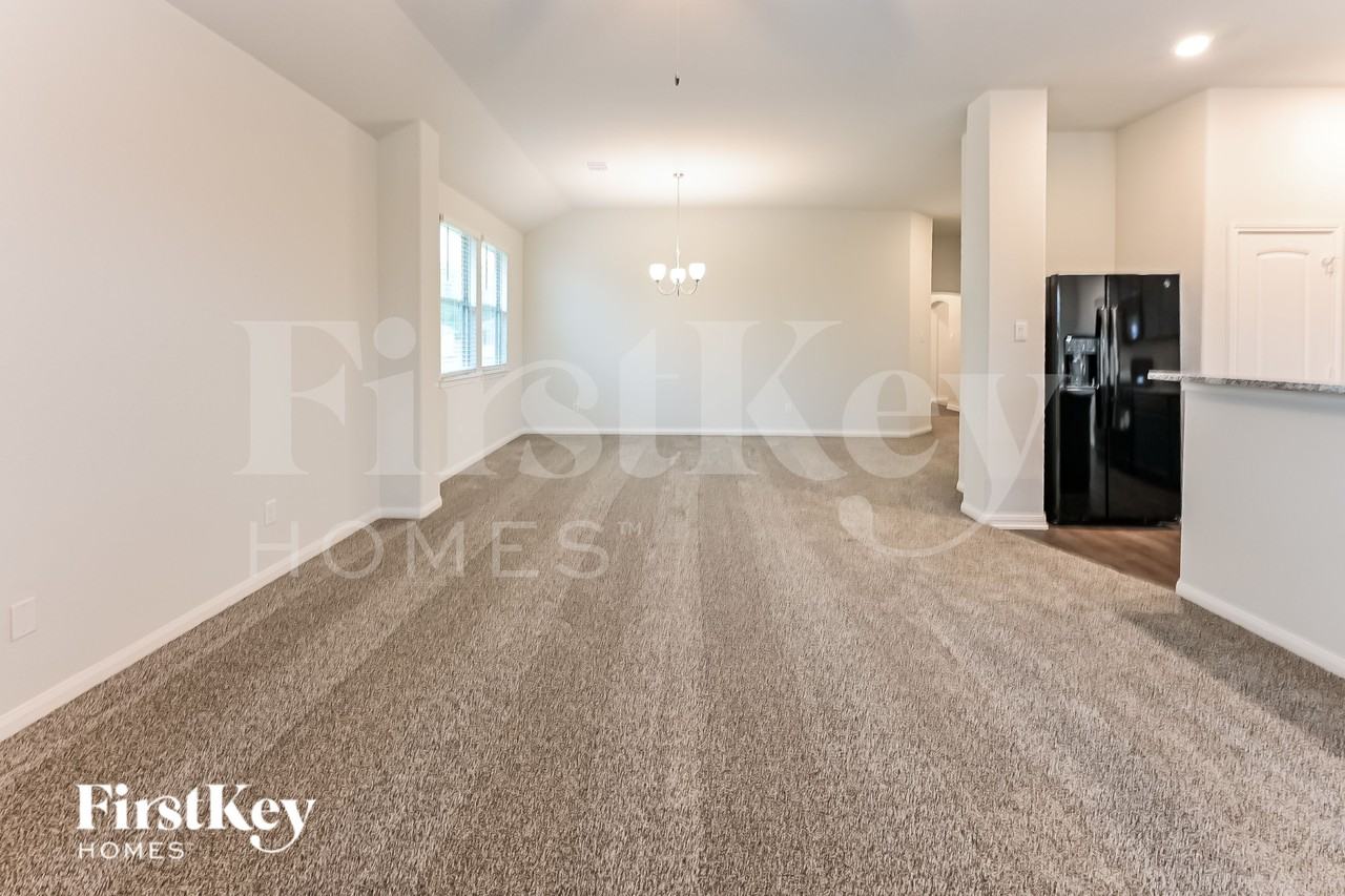 11040 Patriot Ct - Photo 3 of 16