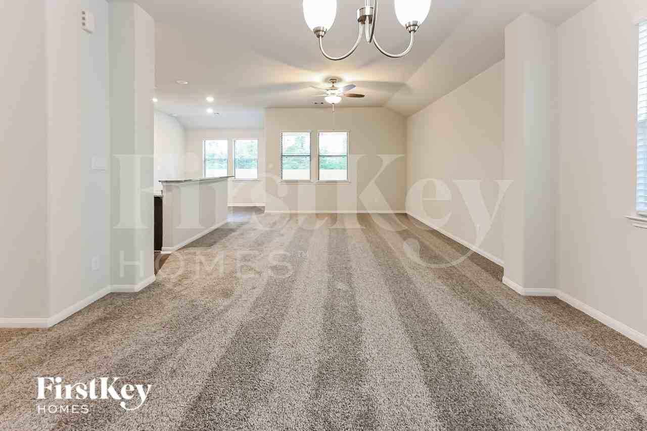 11040 Patriot Ct - Photo 5 of 16
