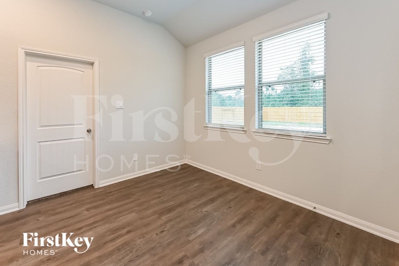11040 Patriot Ct - Photo 7 of 16