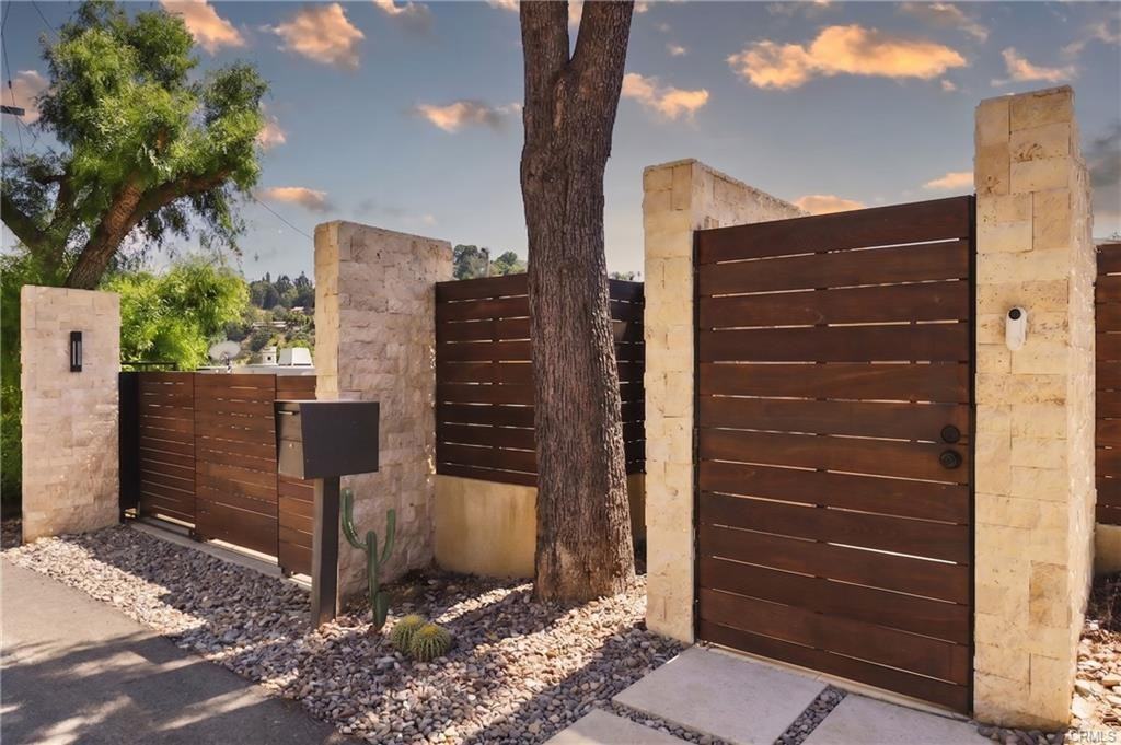 3858 Alta Mesa Dr - Photo 2 of 25