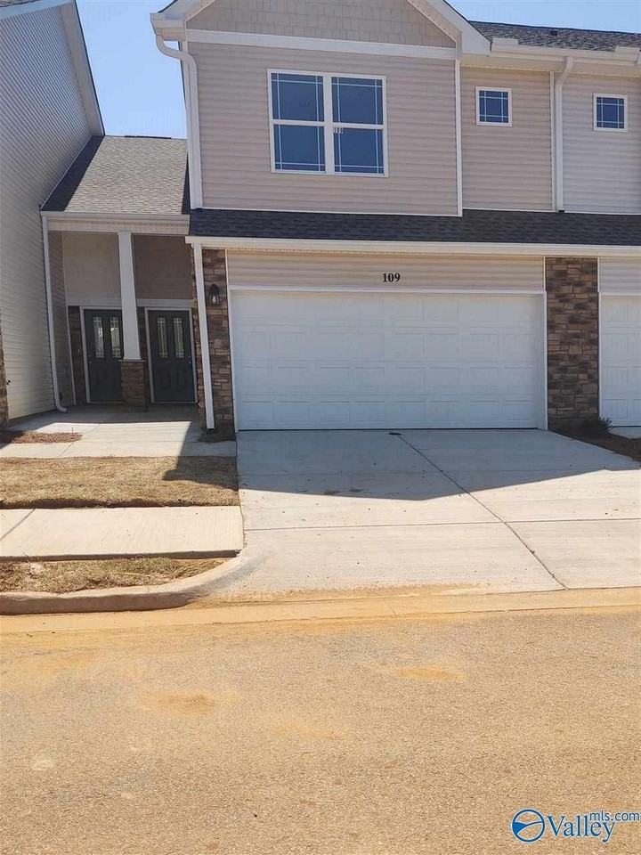 109 Woodsbrook Pl Sw - Photo 2 of 34