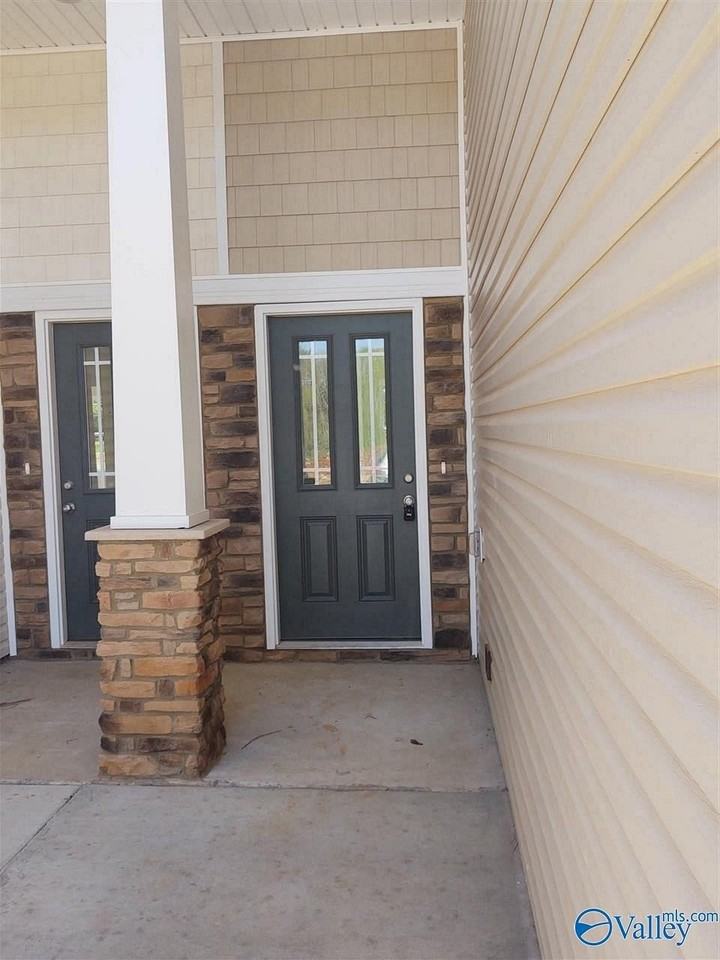 109 Woodsbrook Pl Sw - Photo 3 of 34