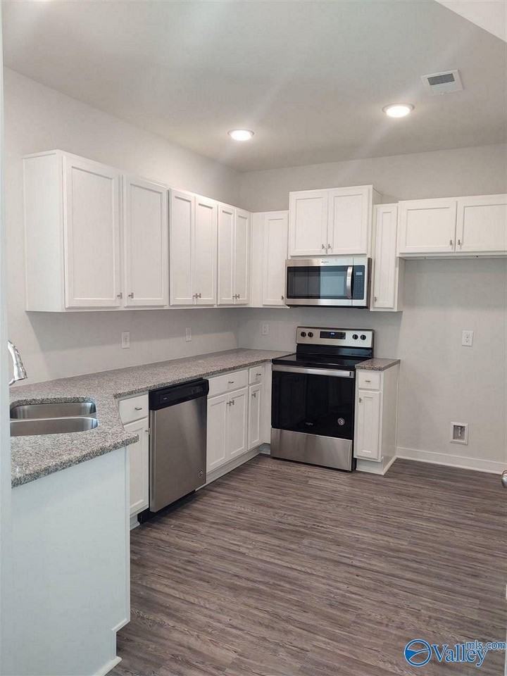 109 Woodsbrook Pl Sw - Photo 5 of 34