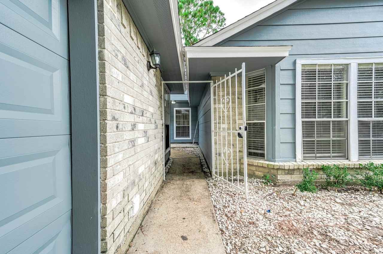 15607 Barbarossa Dr - Photo 5 of 29