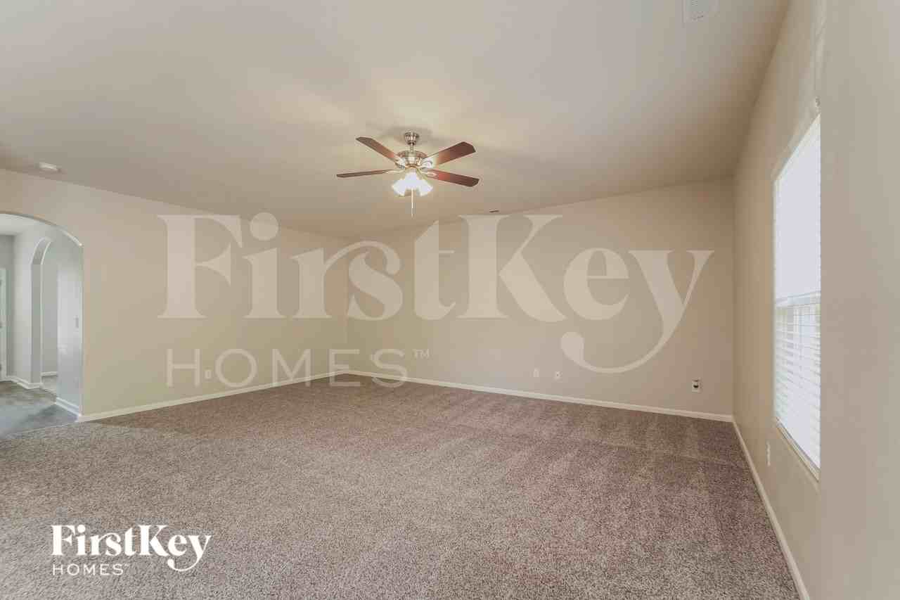 8317 Kneller St - Photo 5 of 19