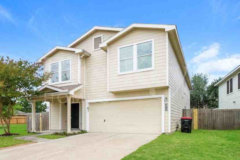 20118 Mountaindale Dr - Photo 2 of 15