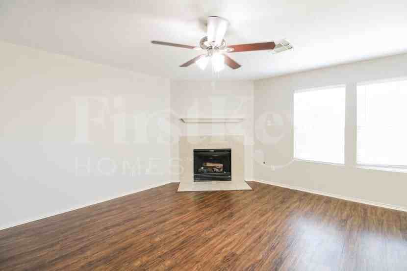 20118 Mountaindale Dr - Photo 3 of 15
