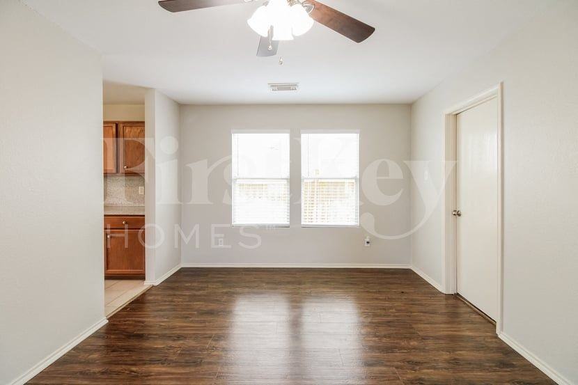 20118 Mountaindale Dr - Photo 5 of 15