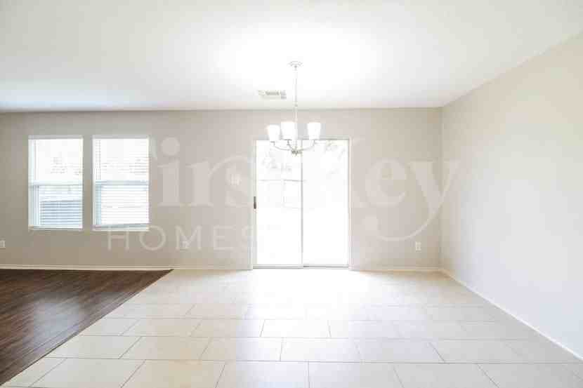 20118 Mountaindale Dr - Photo 6 of 15