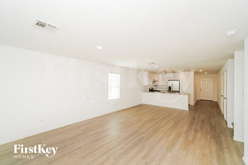 13034 Rosemary Cv - Photo 4 of 16