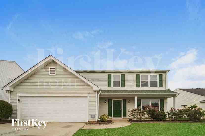 12127 Chantress Ln - Photo 3 of 16