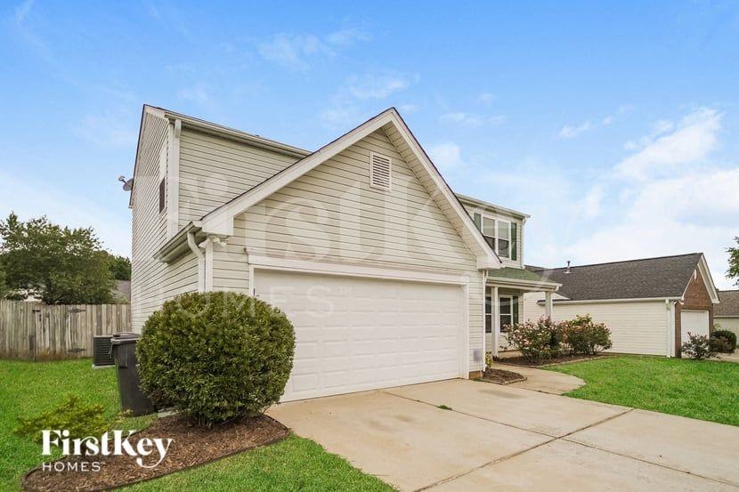 12127 Chantress Ln - Photo 4 of 16