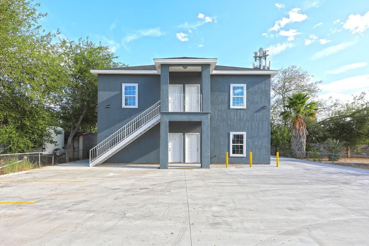 1215 E Bustamante St - Photo 2 of 14