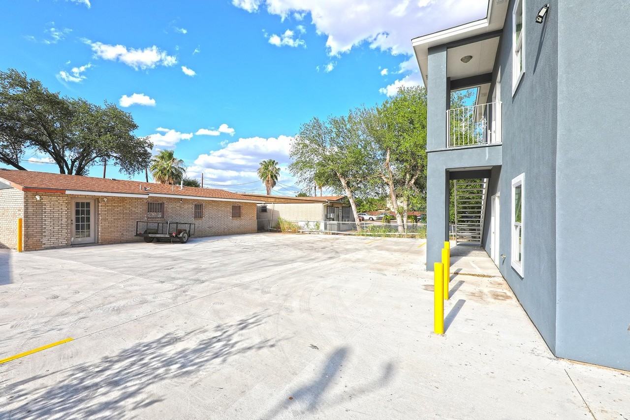 1215 E Bustamante St - Photo 3 of 14