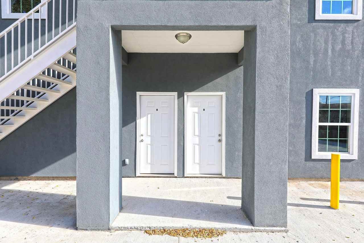1215 E Bustamante St - Photo 5 of 14
