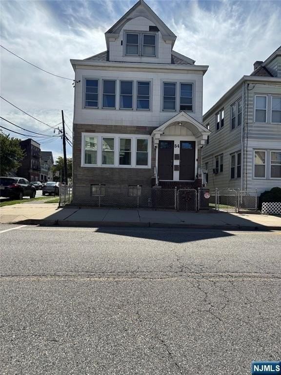 54 Van Winkle Ave
