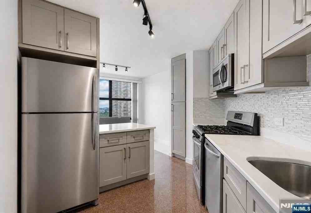 7000 Kennedy Blvd E #26E - Photo 7 of 16