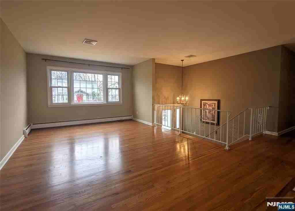 88 Herrick St - Photo 2 of 27