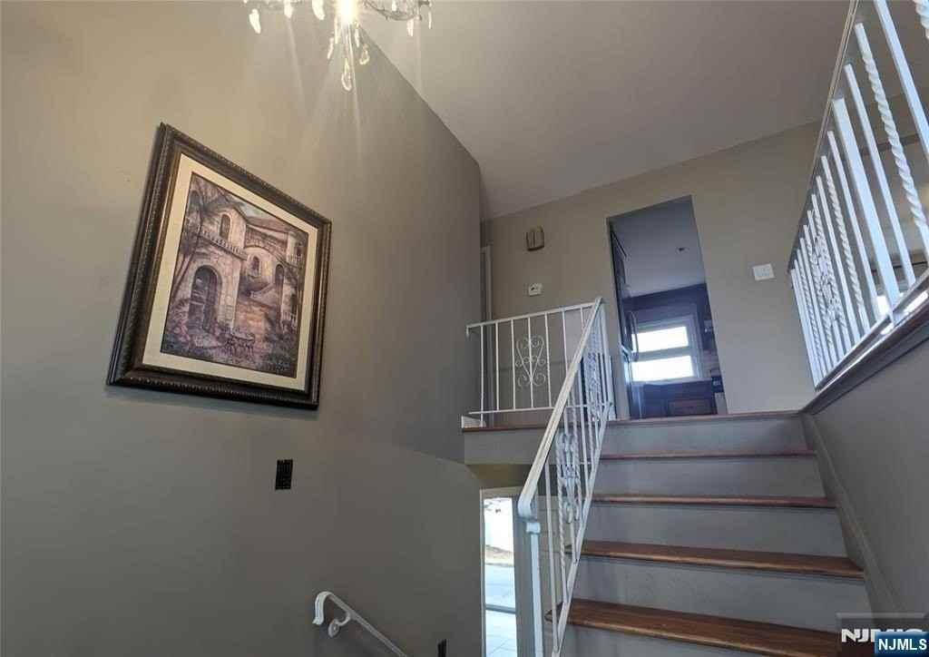 88 Herrick St - Photo 6 of 27