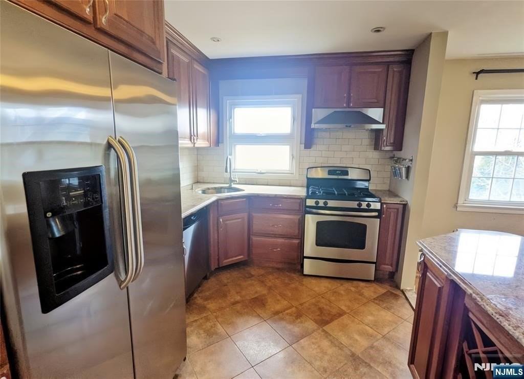 88 Herrick St - Photo 7 of 27