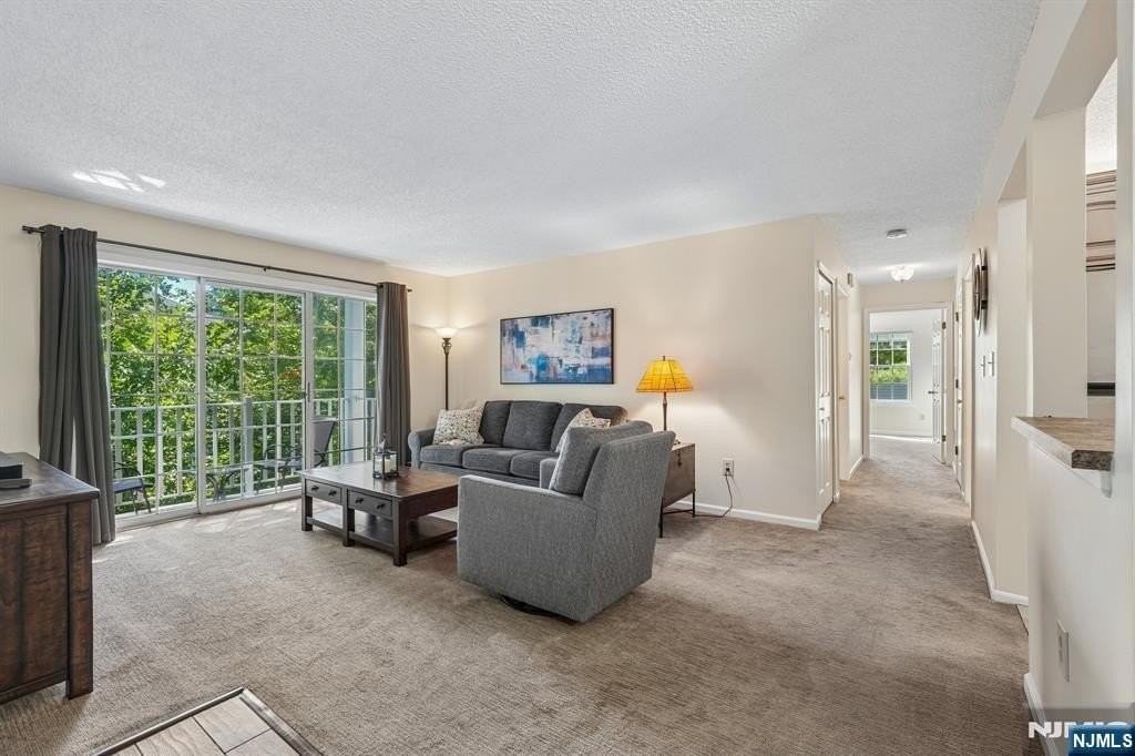 945 Juniper Way - Photo 4 of 36