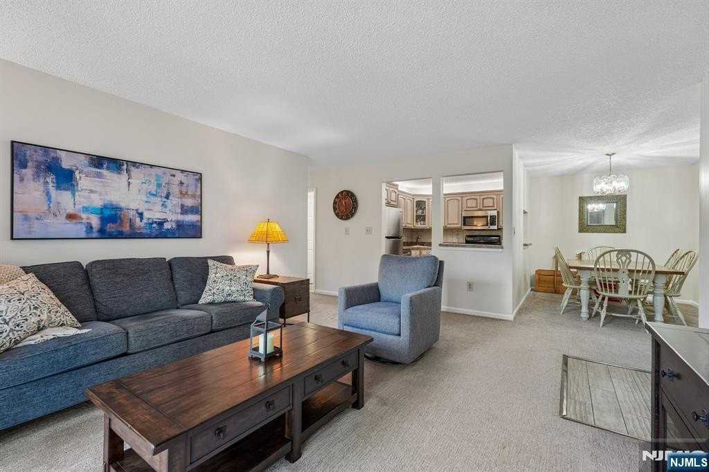 945 Juniper Way - Photo 7 of 36