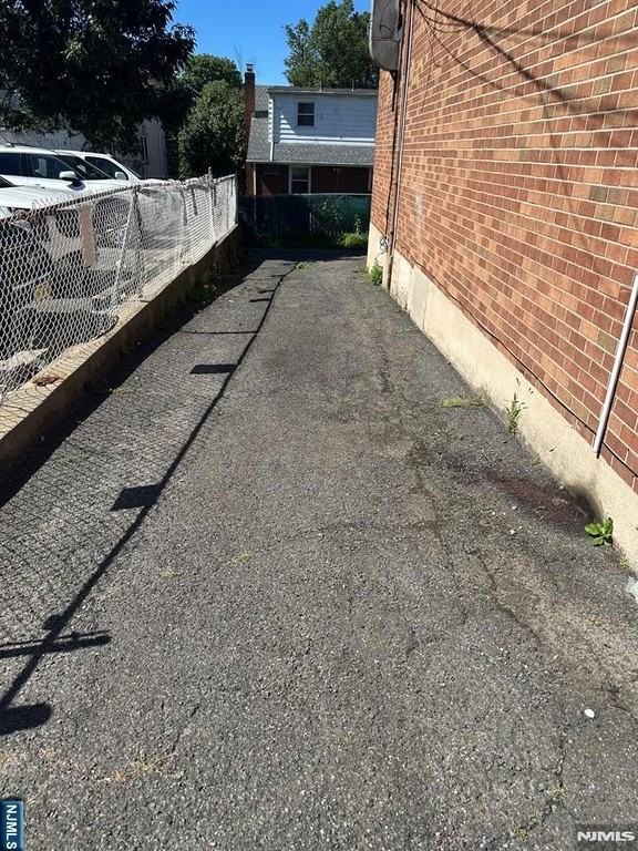 2467 Lemoine Ave #2 - Photo 2 of 2